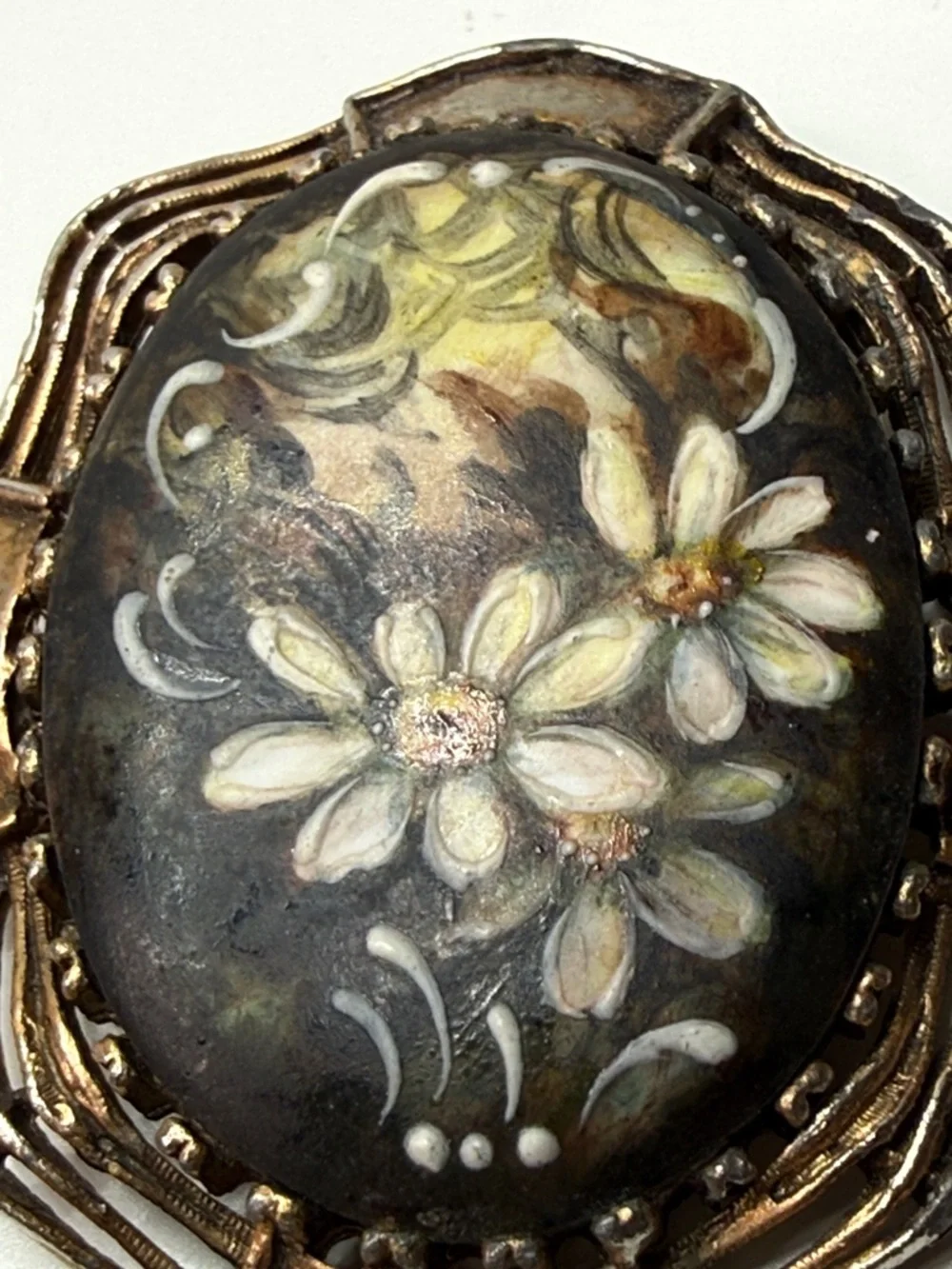 N/A oval brooch